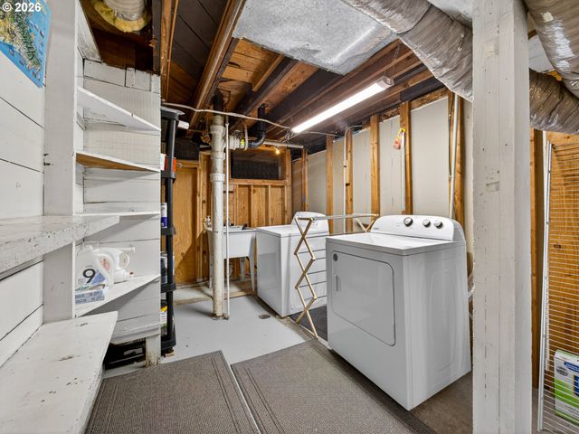 6407 S CORBETT Ave, Portland, OR 97239