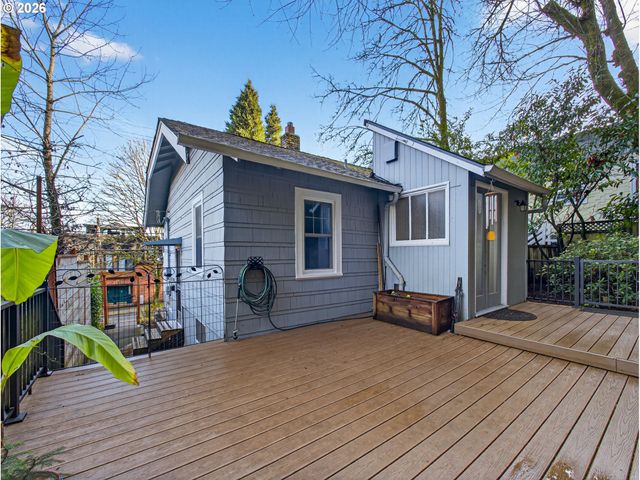 6407 S CORBETT Ave, Portland, OR 97239