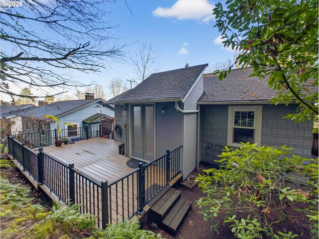 6407 S CORBETT Ave, Portland, OR 97239