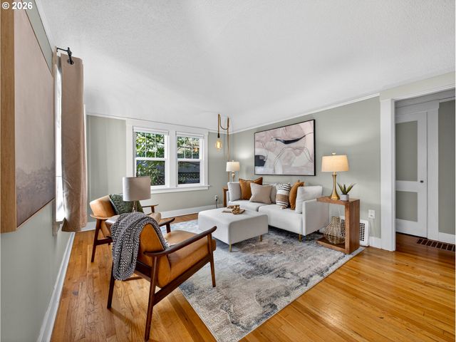 6407 S CORBETT Ave, Portland, OR 97239