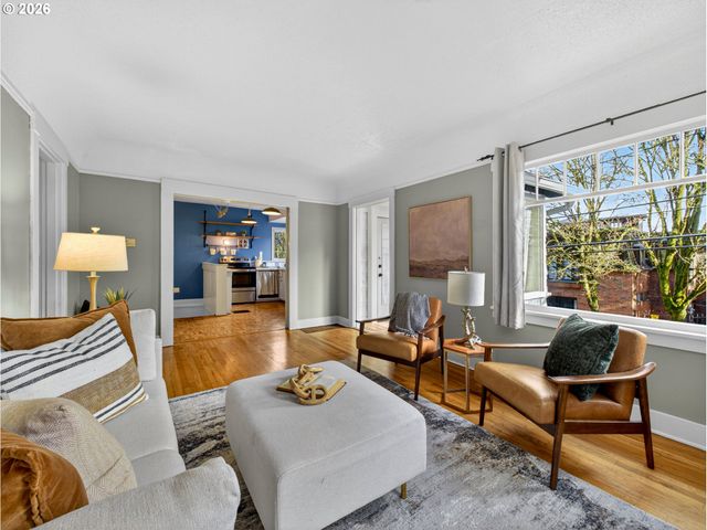 6407 S CORBETT Ave, Portland, OR 97239