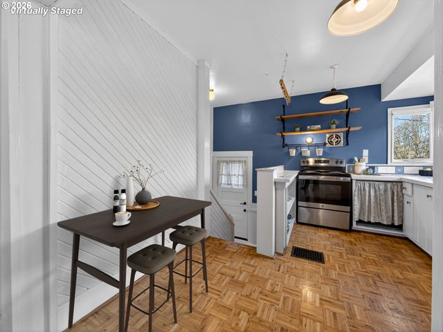 6407 S CORBETT Ave, Portland, OR 97239