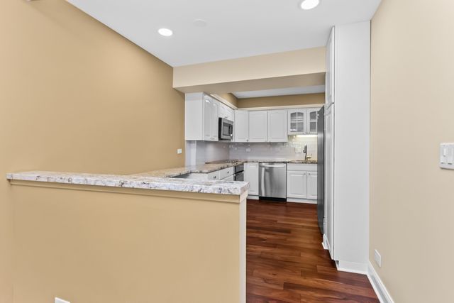 205 Rivershire Lane 313, Lincolnshire, IL 60069