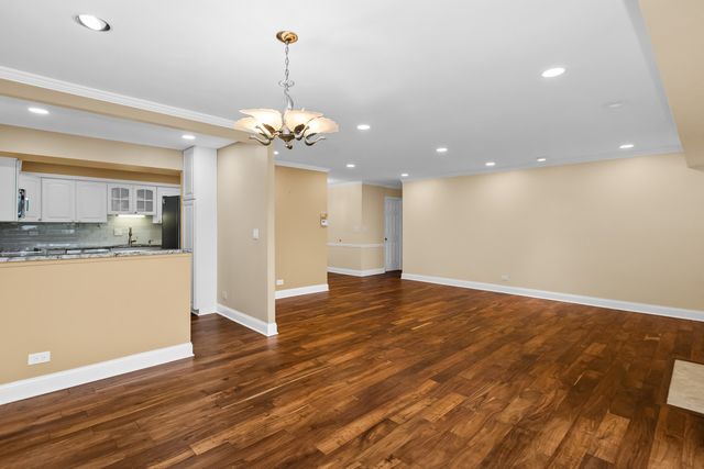 205 Rivershire Lane 313, Lincolnshire, IL 60069