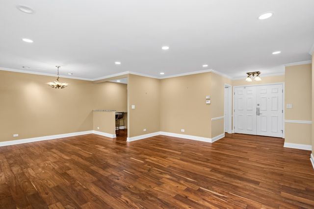 205 Rivershire Lane 313, Lincolnshire, IL 60069