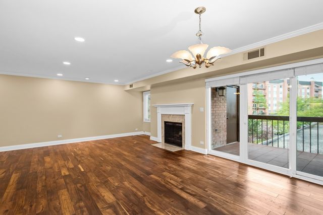 205 Rivershire Lane 313, Lincolnshire, IL 60069