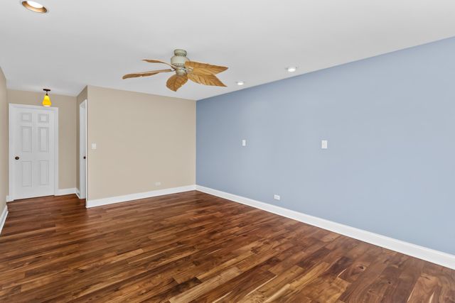 205 Rivershire Lane 313, Lincolnshire, IL 60069