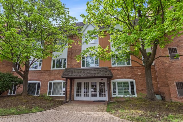 205 Rivershire Lane 313, Lincolnshire, IL 60069