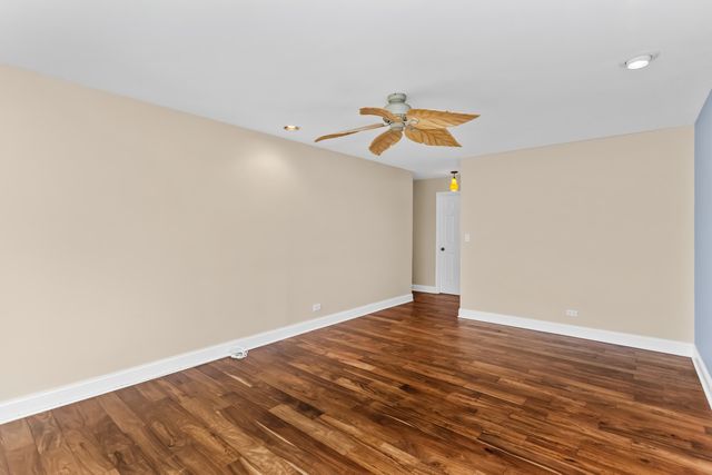 205 Rivershire Lane 313, Lincolnshire, IL 60069