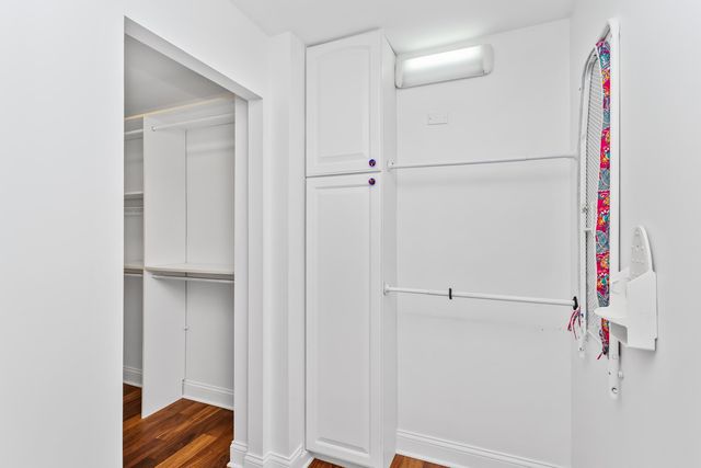 205 Rivershire Lane 313, Lincolnshire, IL 60069