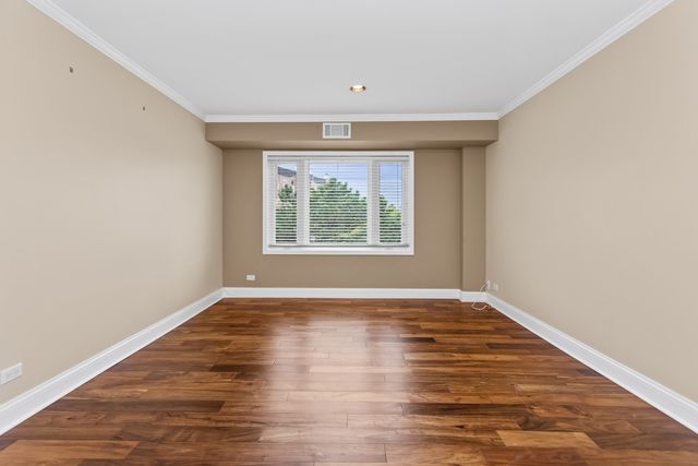 205 Rivershire Lane 313, Lincolnshire, IL 60069