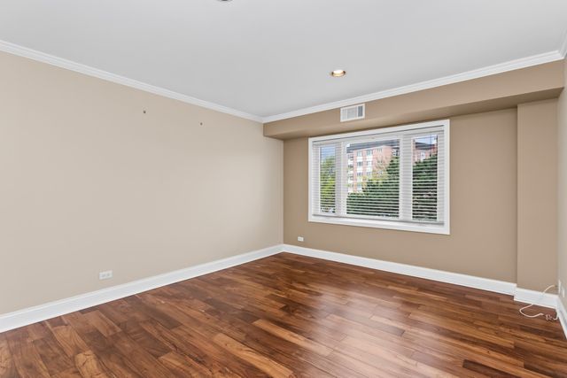 205 Rivershire Lane 313, Lincolnshire, IL 60069