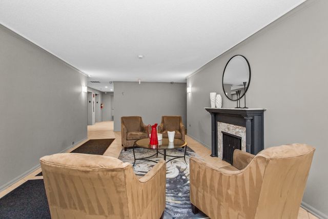 205 Rivershire Lane 313, Lincolnshire, IL 60069
