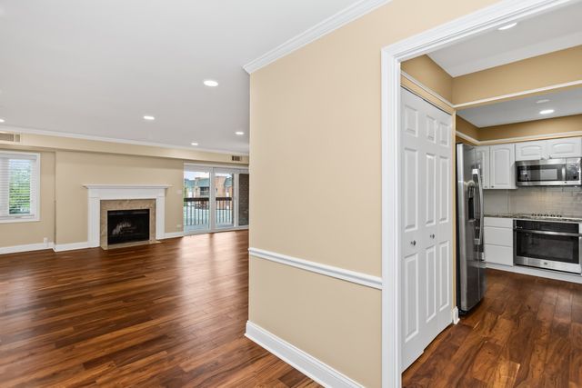 205 Rivershire Lane 313, Lincolnshire, IL 60069