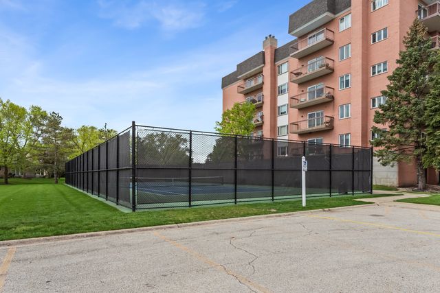 205 Rivershire Lane 313, Lincolnshire, IL 60069