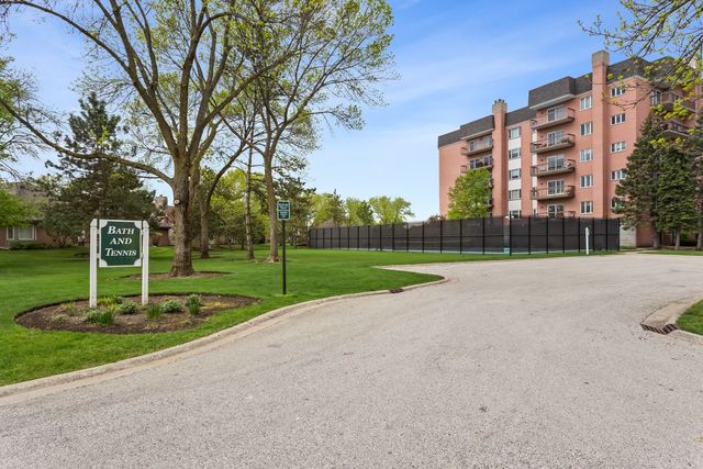 205 Rivershire Lane 313, Lincolnshire, IL 60069