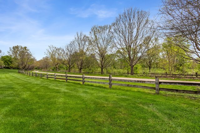 205 Rivershire Lane 313, Lincolnshire, IL 60069