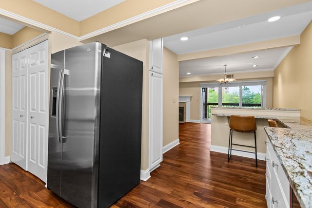 205 Rivershire Lane 313, Lincolnshire, IL 60069
