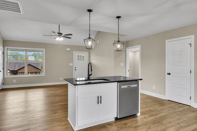 16 Echo Ridge, Oak Grove, KY 42262