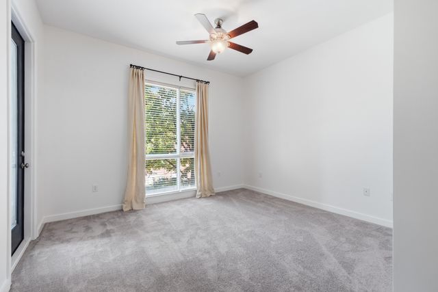 200 Manufacturers Road Apt 246, Chattanooga, TN 37405