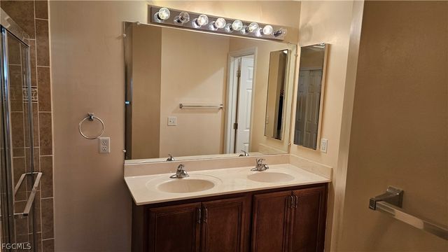 9224 Aegean CIR, Lehigh Acres, FL 33936