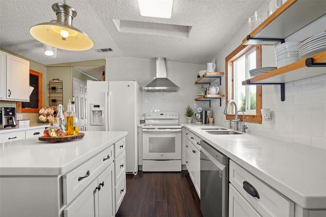 131 CENTER CREST BOULEVARD, Davenport, FL 33837