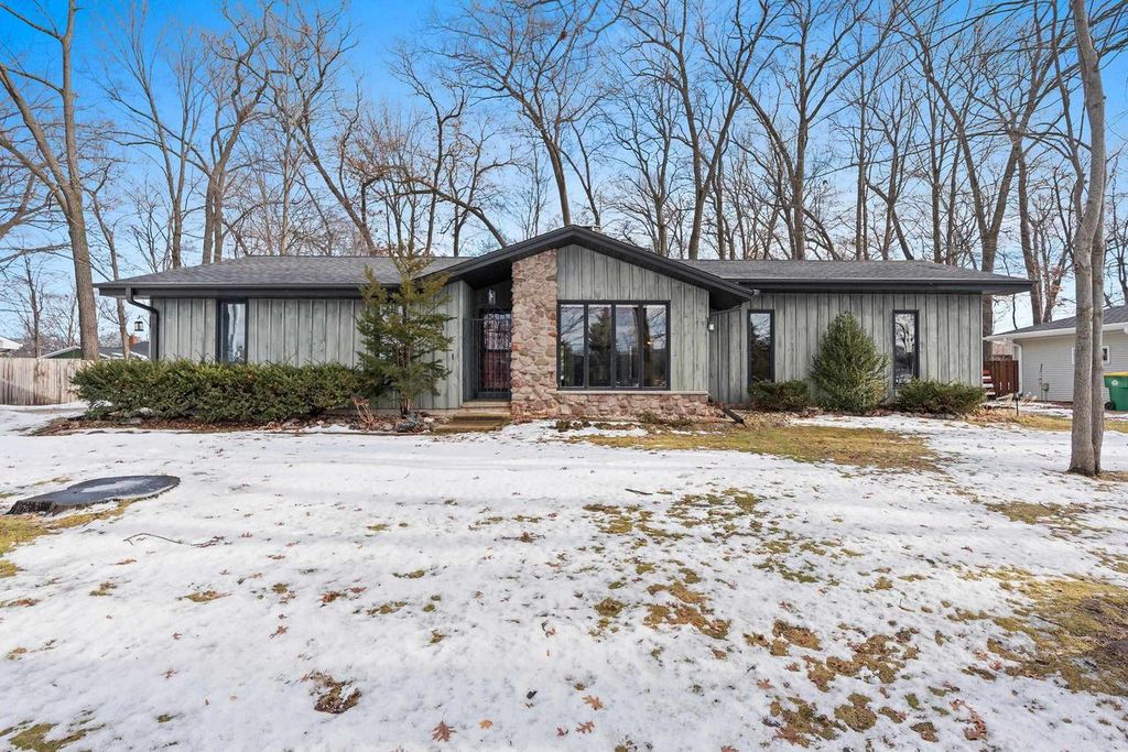 1313 SORRENTO DRIVE, Green Bay, WI 54304