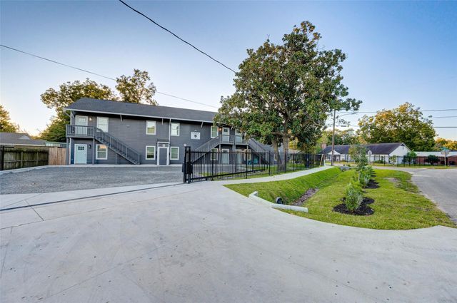 72 Burress Street 1, Houston, TX 77022