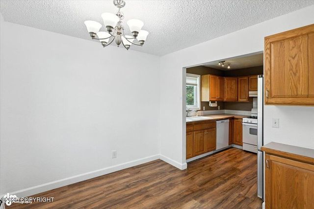 2040 Minerva Way, Anchorage, AK 99515