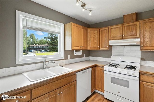 2040 Minerva Way, Anchorage, AK 99515
