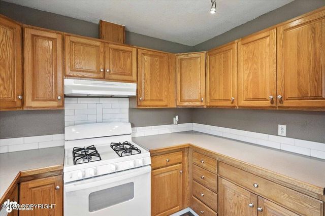 2040 Minerva Way, Anchorage, AK 99515
