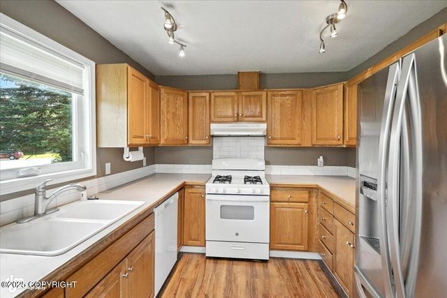 2040 Minerva Way, Anchorage, AK 99515