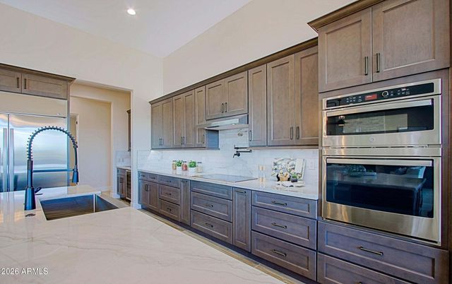 19 E DESERT HILLS Drive, Phoenix, AZ 85086