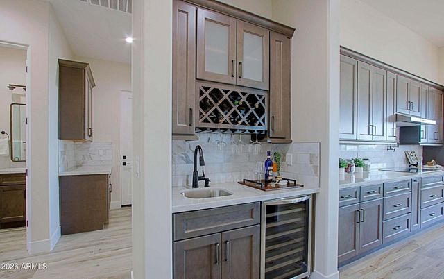 19 E DESERT HILLS Drive, Phoenix, AZ 85086