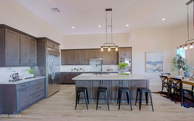 19 E DESERT HILLS Drive, Phoenix, AZ 85086