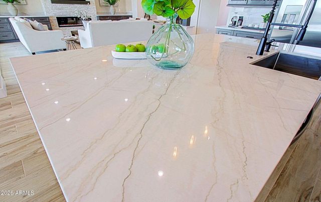 19 E DESERT HILLS Drive, Phoenix, AZ 85086