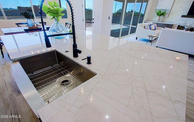 19 E DESERT HILLS Drive, Phoenix, AZ 85086