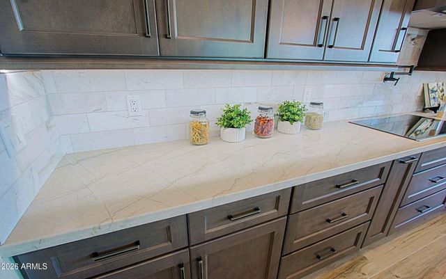 19 E DESERT HILLS Drive, Phoenix, AZ 85086