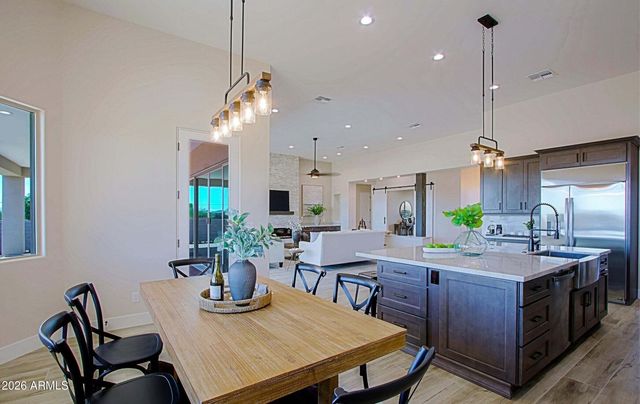 19 E DESERT HILLS Drive, Phoenix, AZ 85086