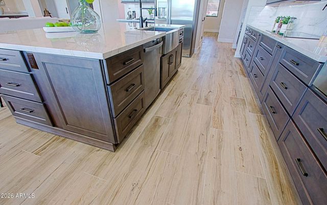 19 E DESERT HILLS Drive, Phoenix, AZ 85086