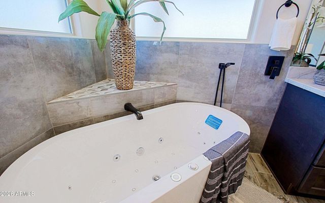 19 E DESERT HILLS Drive, Phoenix, AZ 85086