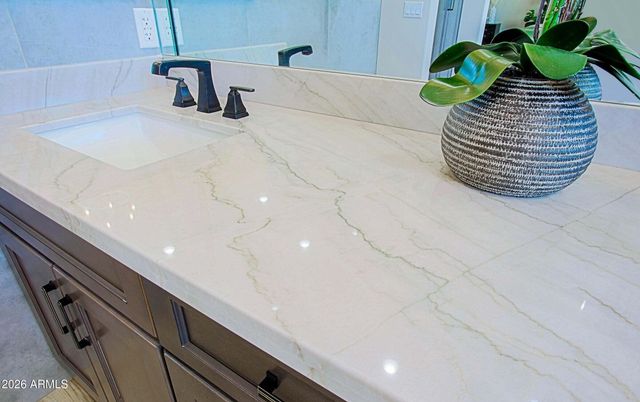 19 E DESERT HILLS Drive, Phoenix, AZ 85086