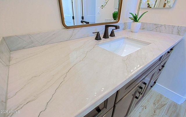 19 E DESERT HILLS Drive, Phoenix, AZ 85086