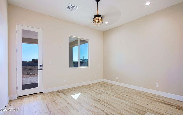 19 E DESERT HILLS Drive, Phoenix, AZ 85086