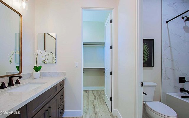 19 E DESERT HILLS Drive, Phoenix, AZ 85086