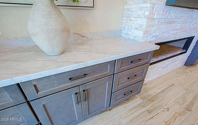 19 E DESERT HILLS Drive, Phoenix, AZ 85086