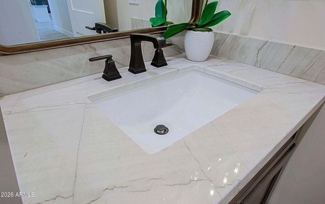 19 E DESERT HILLS Drive, Phoenix, AZ 85086