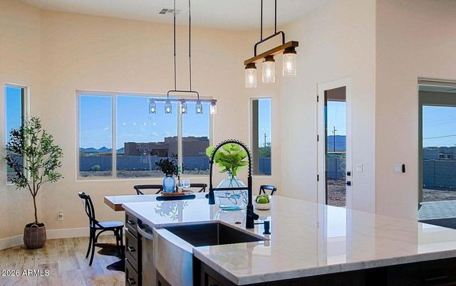 19 E DESERT HILLS Drive, Phoenix, AZ 85086