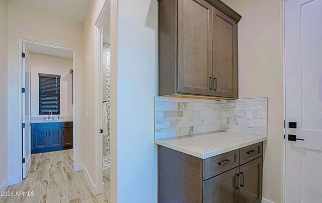 19 E DESERT HILLS Drive, Phoenix, AZ 85086