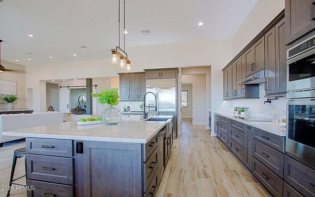 19 E DESERT HILLS Drive, Phoenix, AZ 85086